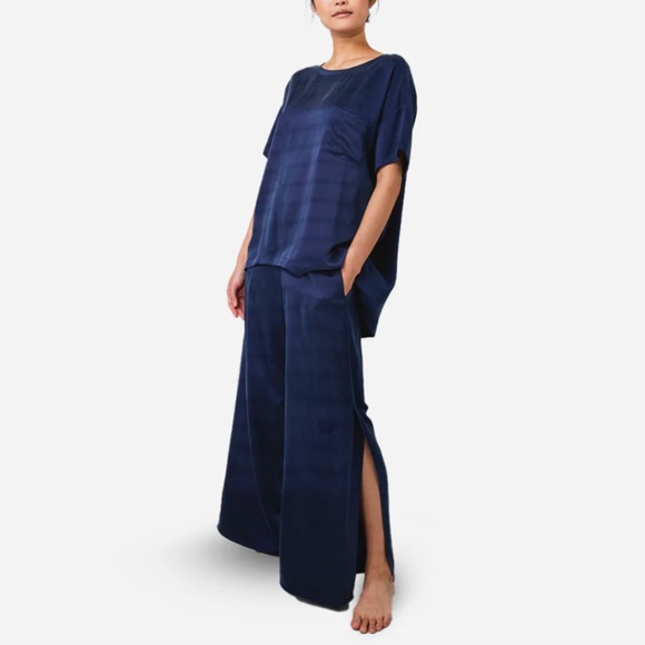 LUNYA NWOT Washable Silk Tee Pant Set in Deep Blue Size L - Picture 1 of 5